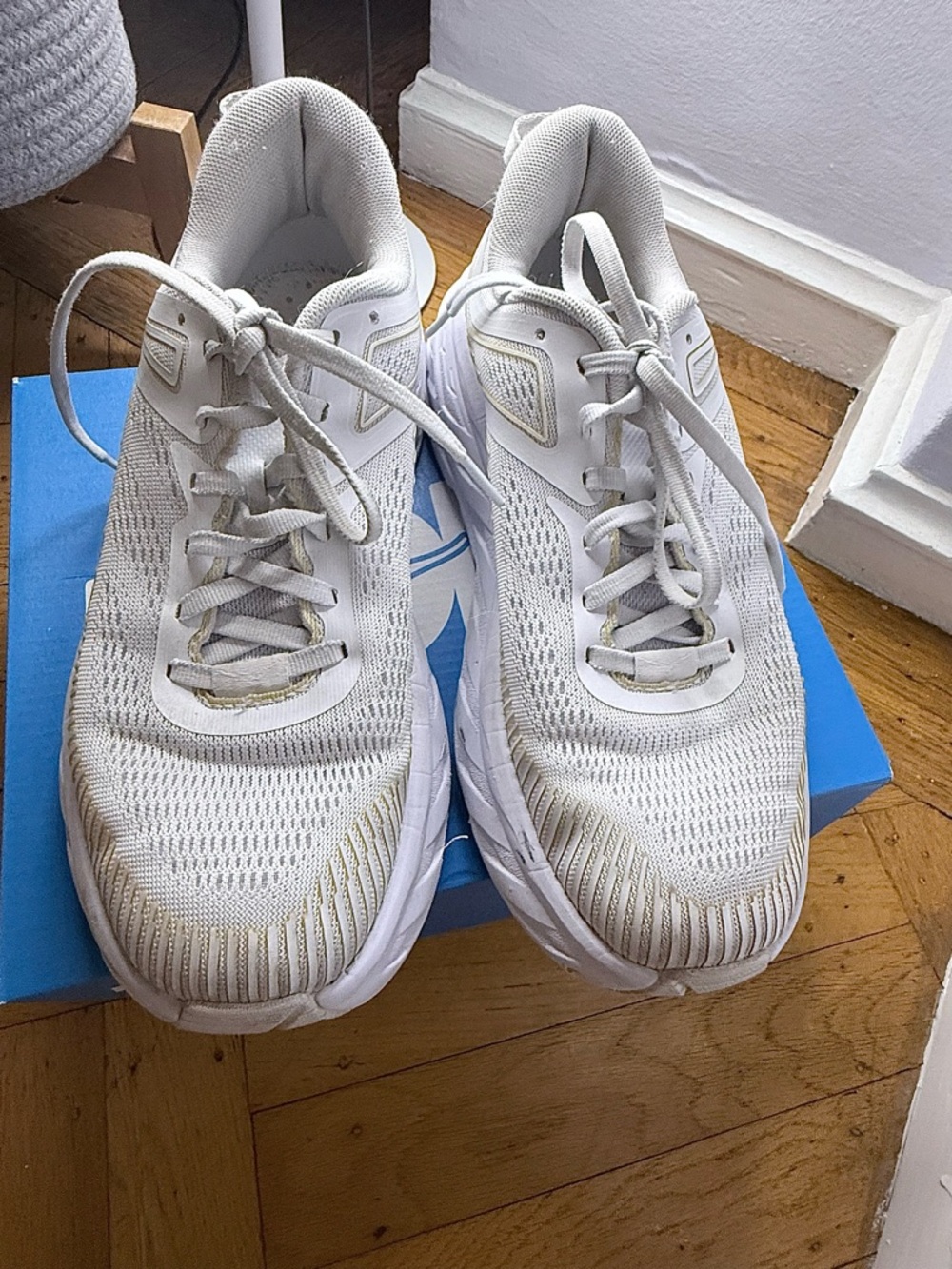 Hoka One One Bondi 7 White Bottom /White Upper Womans size 7 - Picture 10 of 14